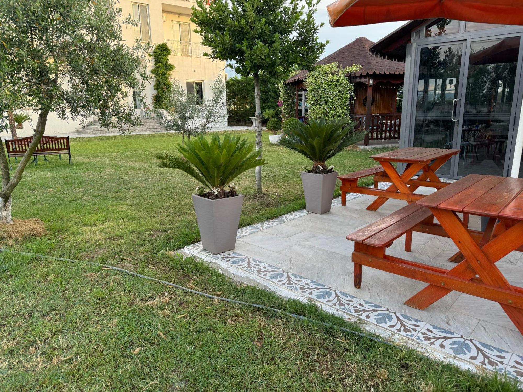 KuneVain Guest House Lezhë Extérieur photo